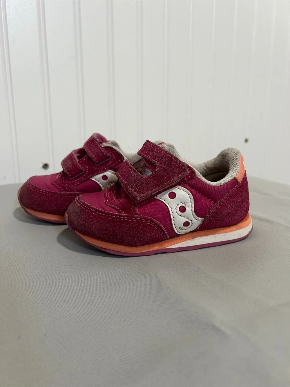 Saucony -JAZZ LOWPRO- Kids Dark Pink and Coral Velcro Sneakers SZ: 5M
